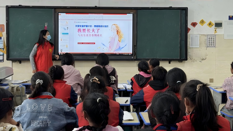 守护花蕾走进马尼干戈小学