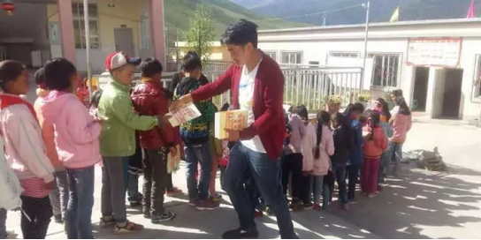 志愿者赴德格县进行儿童安全防护知识宣讲