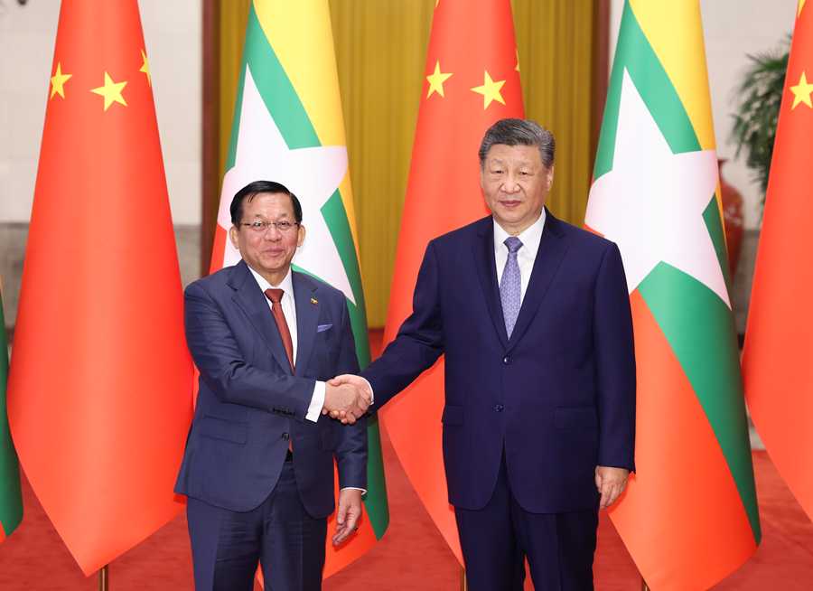 6月16日上午,国家主席习近平在北京人民大会堂同来华进行国事访问的缅甸总统敏昂莱举行会谈。